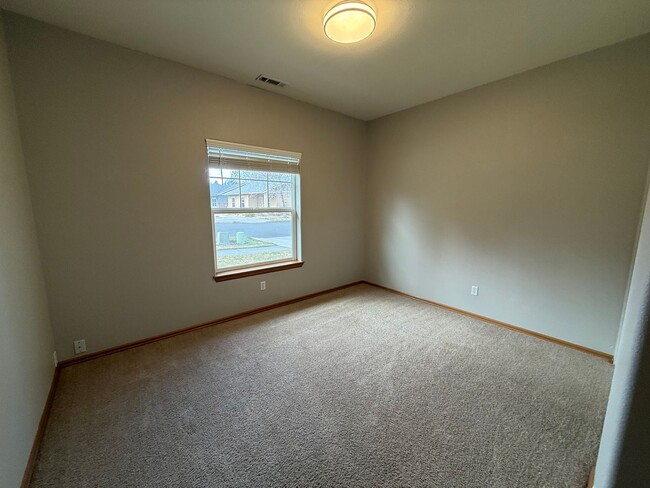 Building Photo - Fantastic 3 Bed/2 Bath Single Family Home in SE Bend