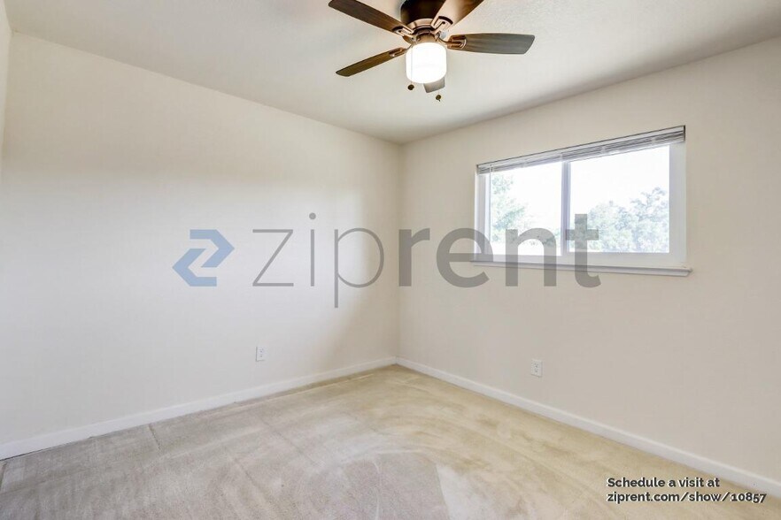 Building Photo - Unit