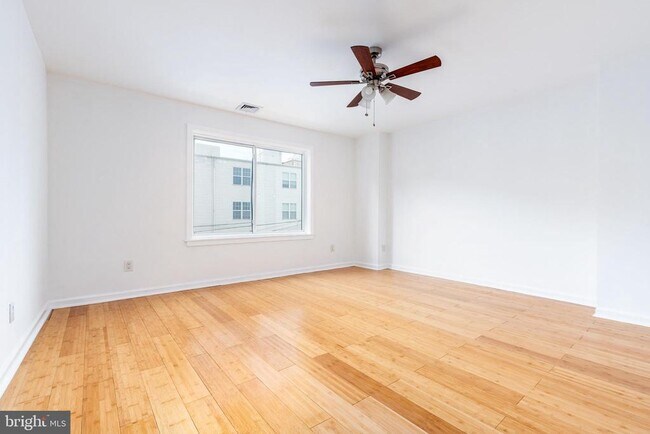 Building Photo - 2726 Edgemont St