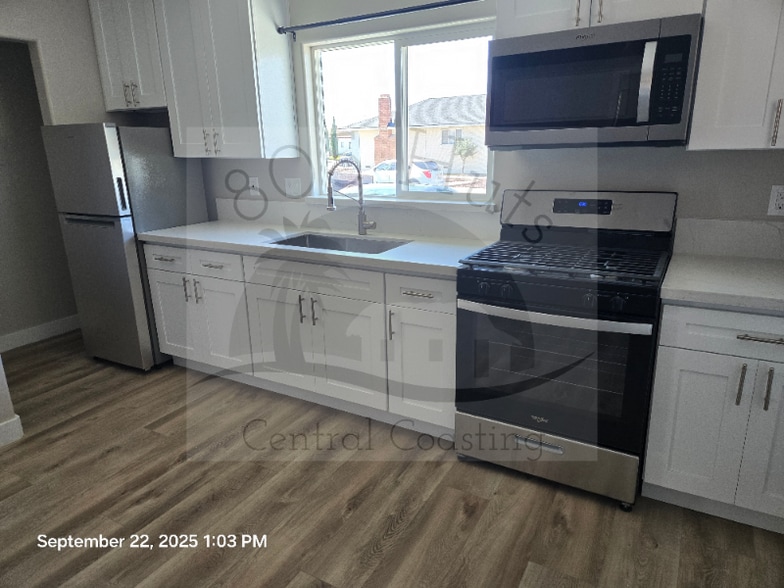 Primary Photo - 1378 Yale Pl