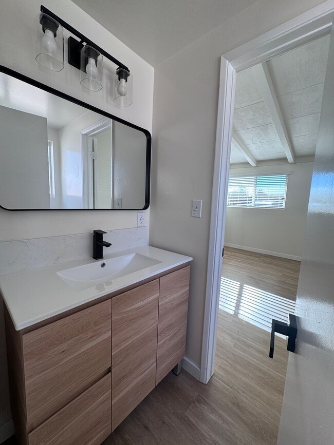 Building Photo - Remodeled 3 bedroom in Sylmar