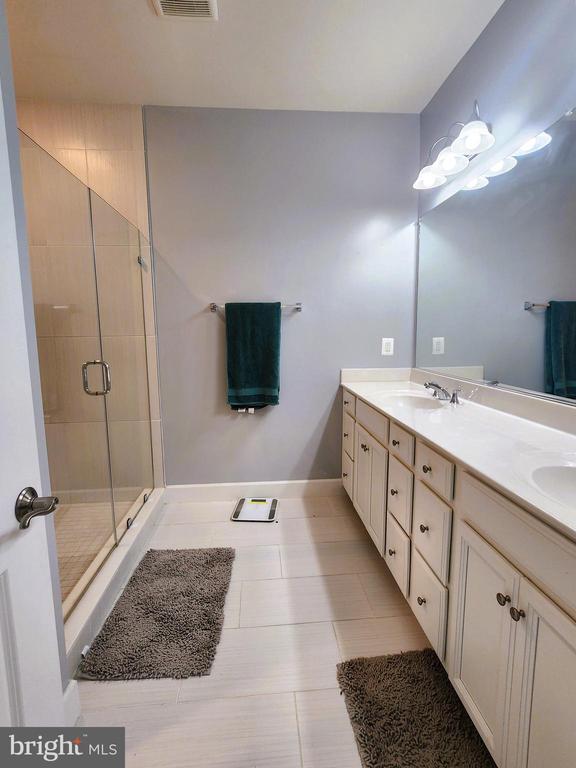 Building Photo - 9726 Glassy Creek Way