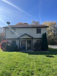 Building Photo - 624 N 4 Mile Run Rd