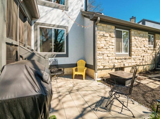 Building Photo - 6985 Muirfield Dr