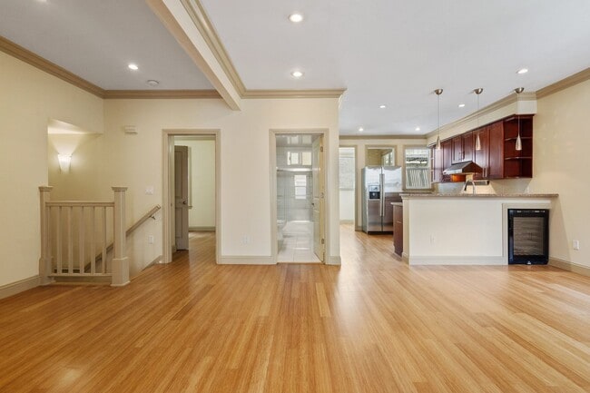 Building Photo - Heart of Hayes Valley - Updated 3 Bed, 2 B...