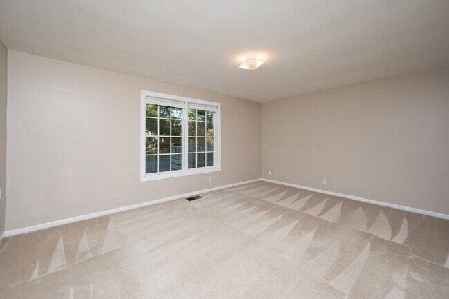 Building Photo - **ADORABLE DUBLEX IN BELLE MEADE WITH AMAZING YARD SURROUNDED BY MULTI-MILLION DOLLAR HOMES**