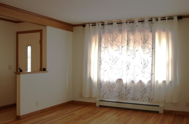 Building Photo - 1878 Riverside Dr