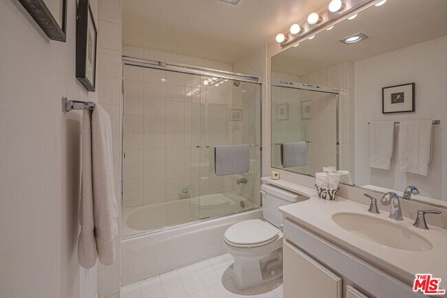 Building Photo - 2960 Neilson Way