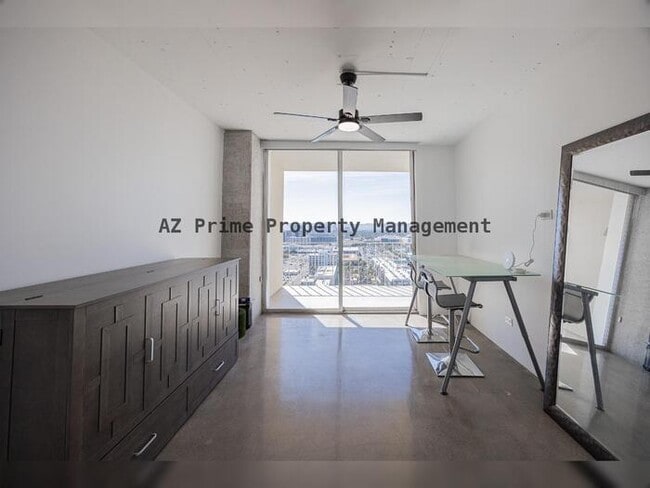 Building Photo - 207 W Clarendon Ave