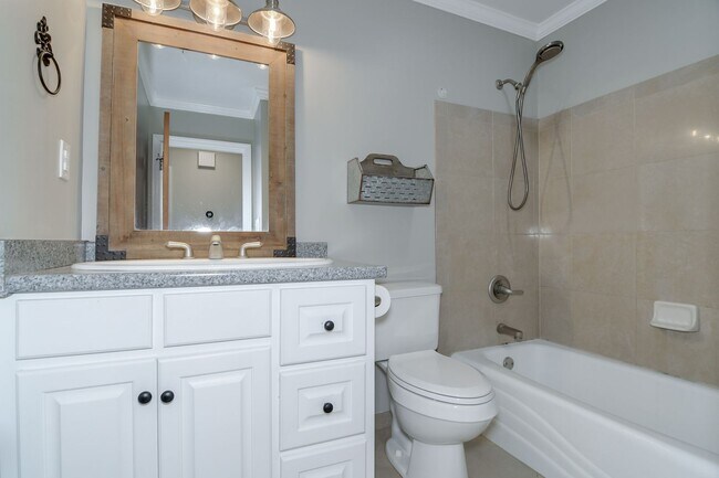 Building Photo - Beautiful Ranch in Montclair!