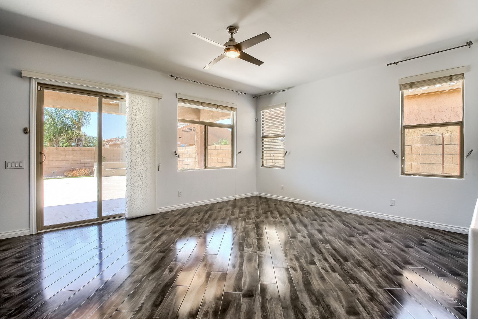 Building Photo - 237 E Lynx Pl