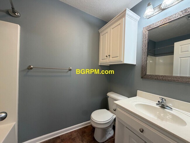 Building Photo - 31 Willow Lake Dr