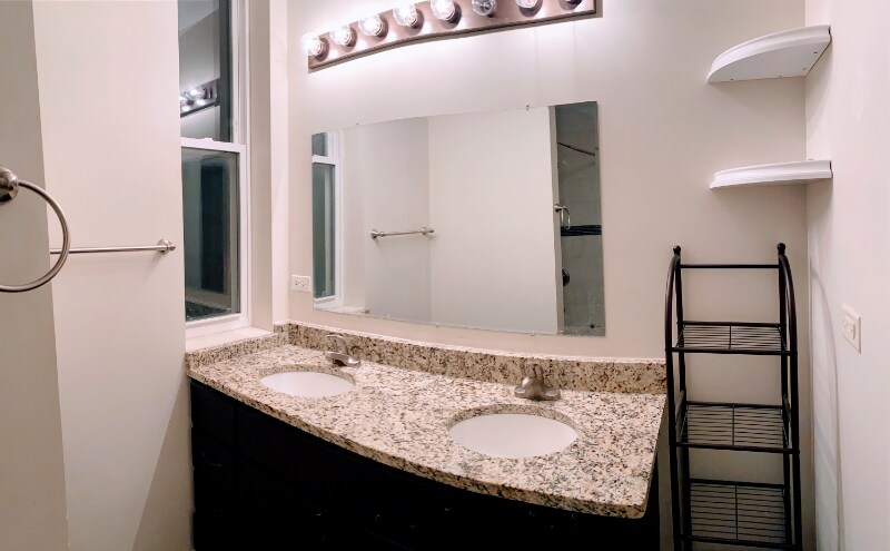 Building Photo - 3547 S Hermitage Ave
