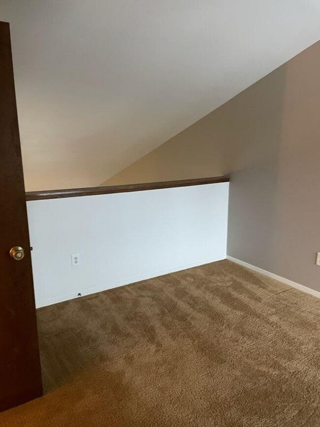 Building Photo - 2 story condo with single car garage- cat ...
