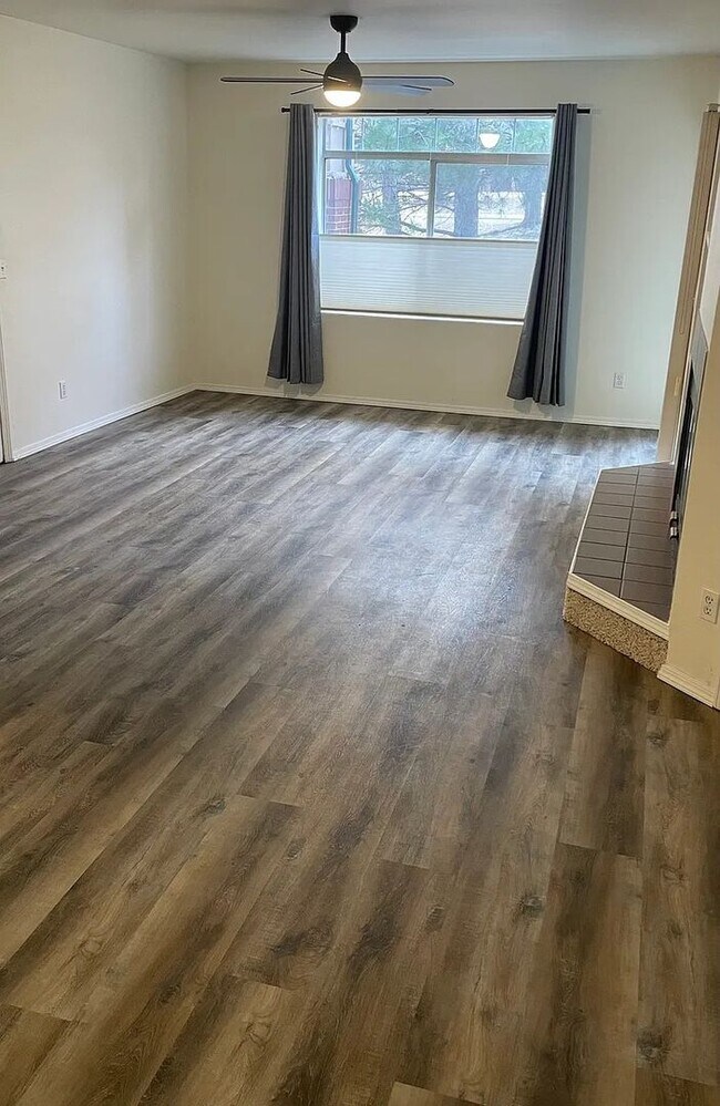 Building Photo - 2 Bed, 2 bath in Quiet Community. New HVAC, New Flooring. Community pool and clubhouse access inc...