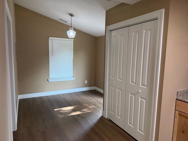 Building Photo - 3 Bedroom, 1 Bath , Oversized 2 Car Garage, Totally Remodeled