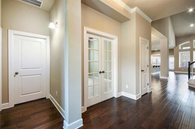 Building Photo - 213 Simmons Dr