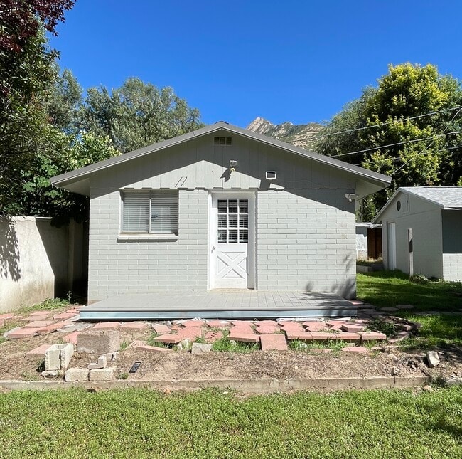 Primary Photo - 2613 E Casto Ln