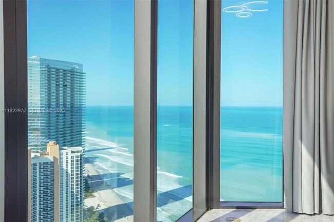 Building Photo - 18555 Collins Ave