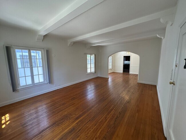 Building Photo - 454 N Orange Grove Ave
