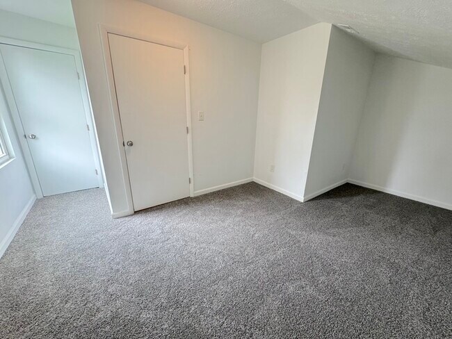 Building Photo - CHARMING 4-BEDROOM, 2-BATH COTTAGE-STYLE HOME IN HAMPTON, VA!