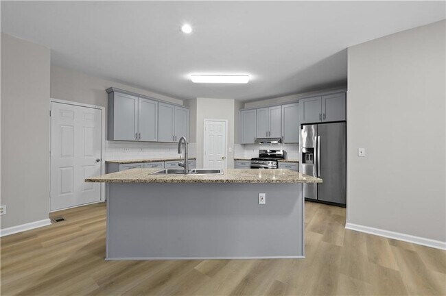 Building Photo - 137 Towne Park Dr