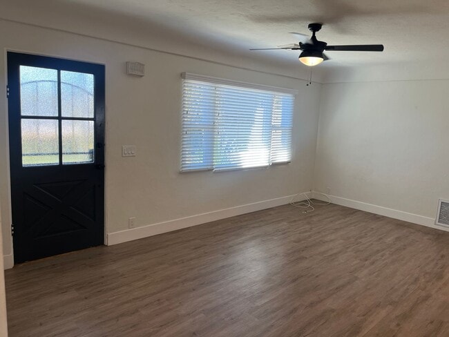 Building Photo - 3bd/2ba Single Story Fallbrook Home With A/C