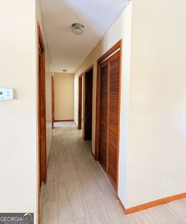 Building Photo - 603 Plantation Village Dr