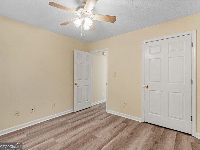 Building Photo - 520 Butler Bridge Dr