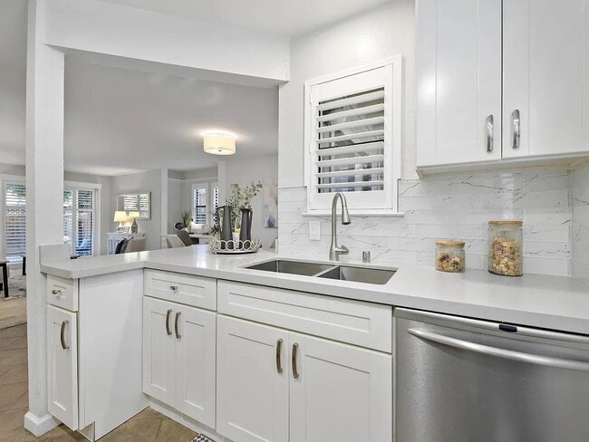 Building Photo - 598 Ironwood Terrace