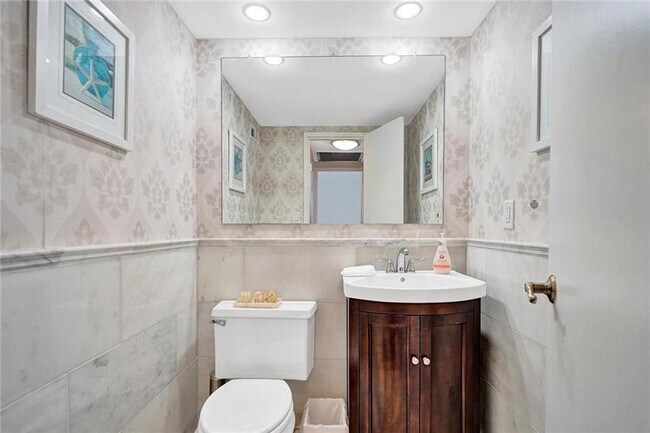 Building Photo - 4250 Galt Ocean Dr