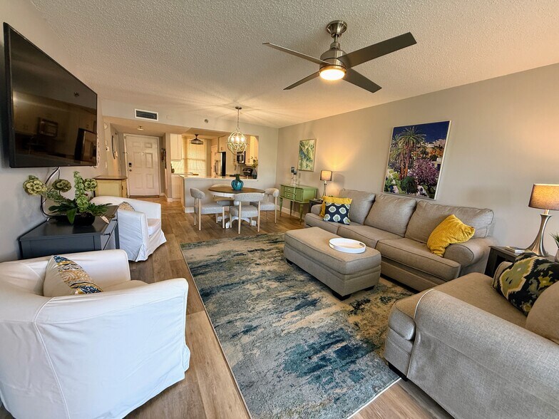 Living Room - 4530 Pinebrook Cir