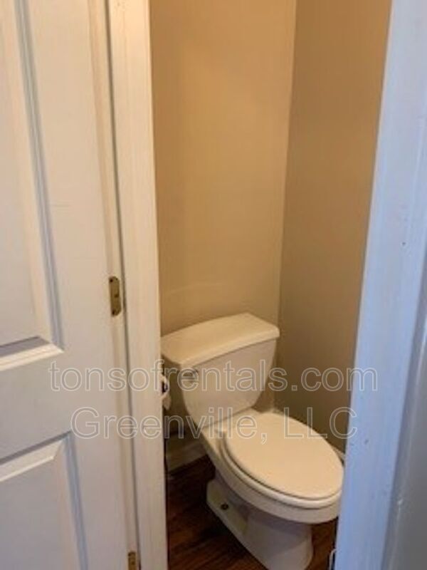 Building Photo - 303 B Dupont Dr