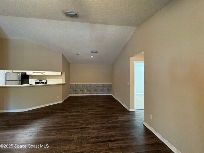 Building Photo - 7667 N Wickham Rd