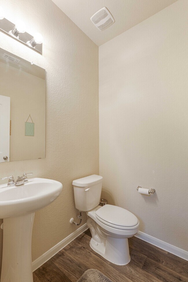 Downstairs Half Bath - 14000 Heidhorn Dr