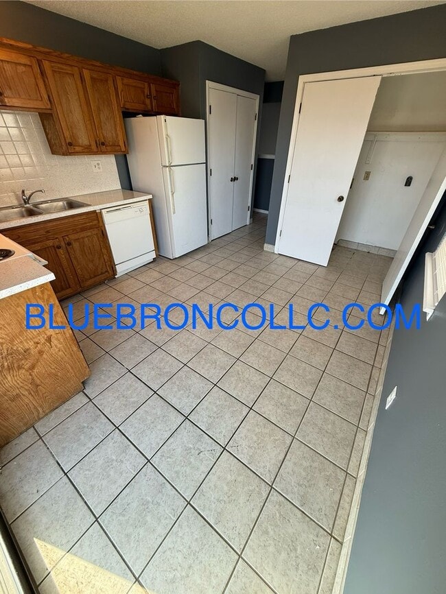 Building Photo - Great unit for a great price. won't last long!