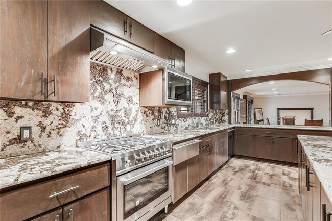 Building Photo - 4900 Balcones Dr