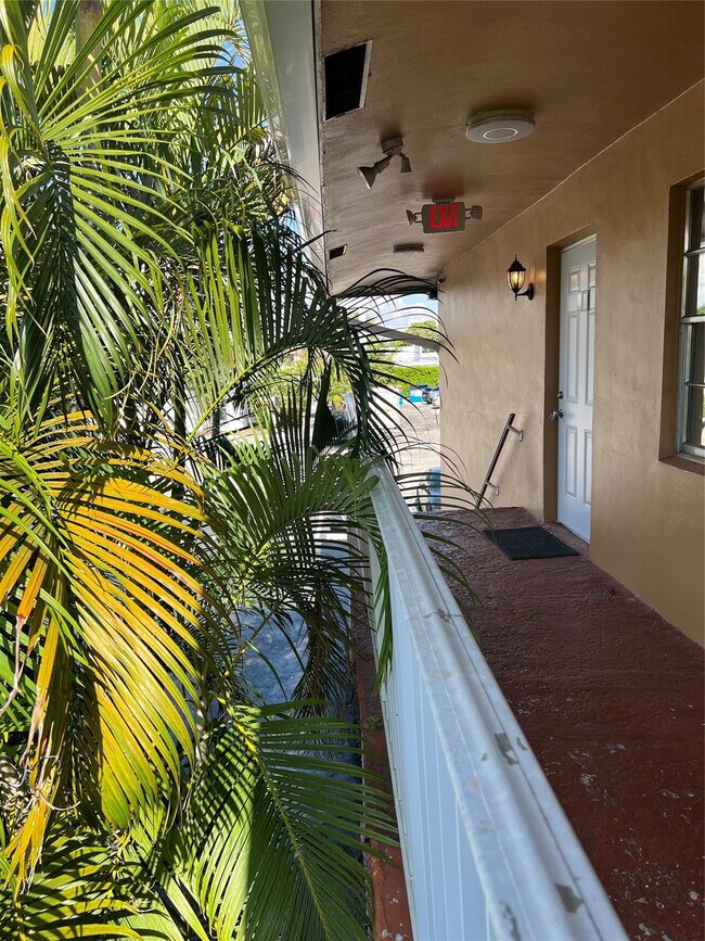 Building Photo - 2016 NE 17th Ct