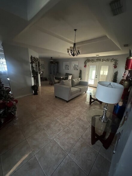 Building Photo - 134 Vis De Golf Vis