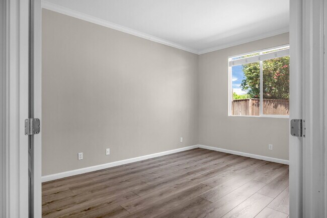 Building Photo - The Woodland Rental You've Been Looking For