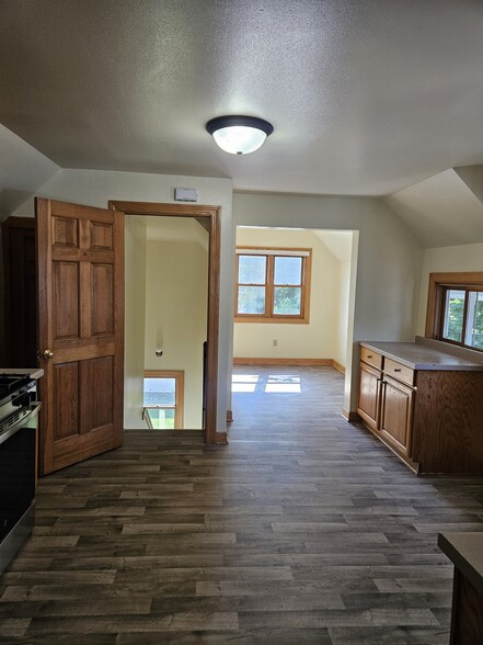 Kitchen - 421 N Greenfield Ave