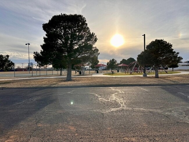 Building Photo - 3120 Chestnut Ave