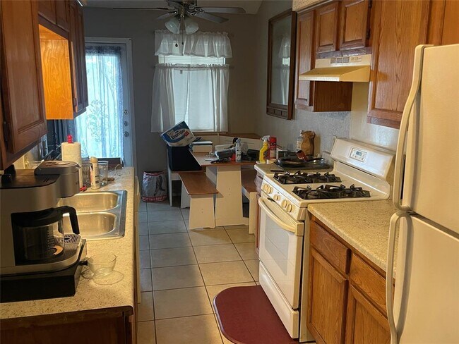 Building Photo - 3601 Leafield Dr