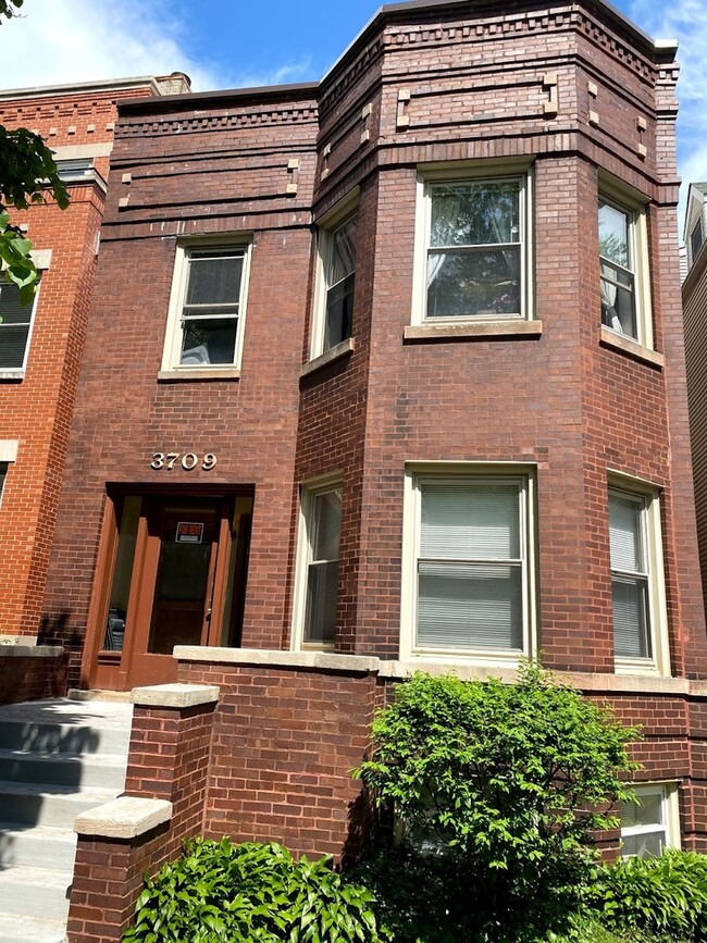 Primary Photo - 3709 N Bosworth Ave