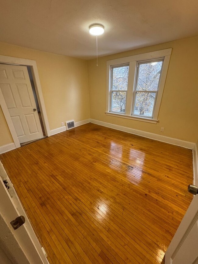 Building Photo - Beautiful Large Home for rent