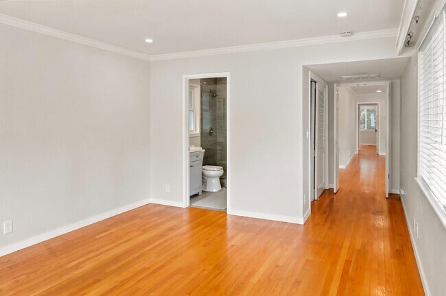 Building Photo - 1087 Lariat Ln