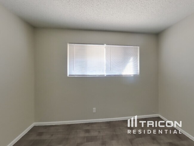 Building Photo - 1626 W Pepper Pl