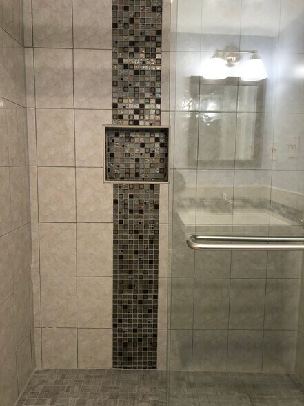 Masterbath - shower - 3766 Persimmon Cir