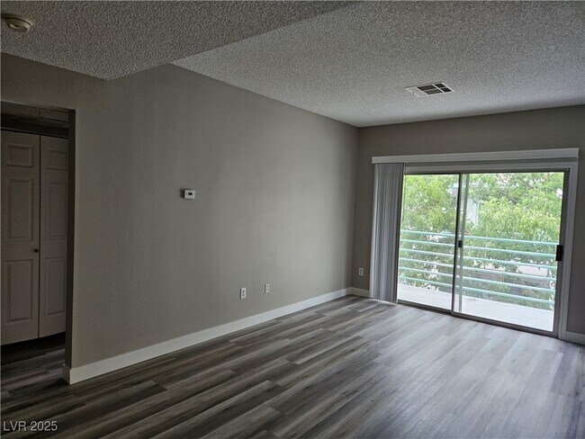 Building Photo - 7100 W Pirates Cove Rd