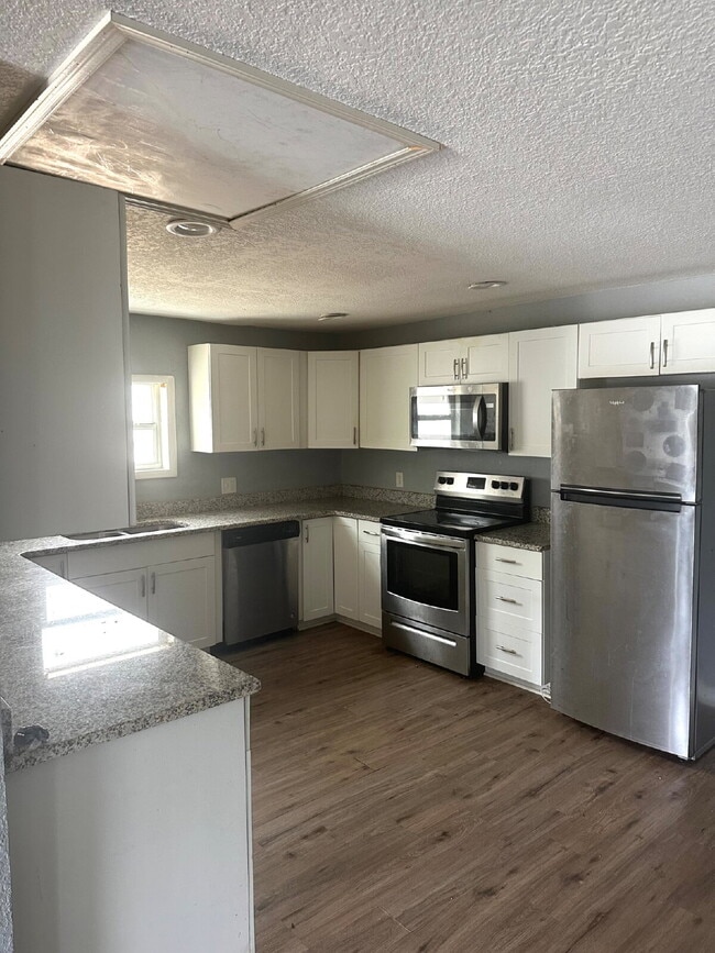 Building Photo - Location, Location, location! Two Bedroom,...
